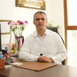 تصویر دکتر حسین احمدزاده