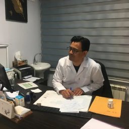 تصویر دکتر امیر امیرآبادی